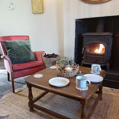 Creeslough 2-Bed Cottage Sleeps 4 & Pet Friendly
